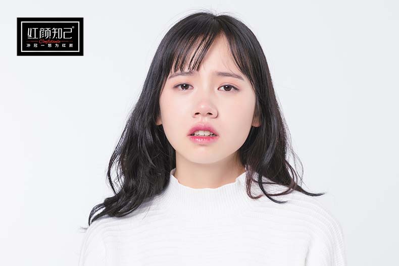 摄图网_501119765_伤心哭泣的青春期少女（企业商用）.jpg